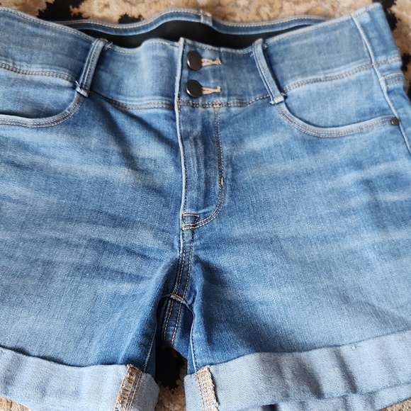 Shorts - Picture 11 of 11